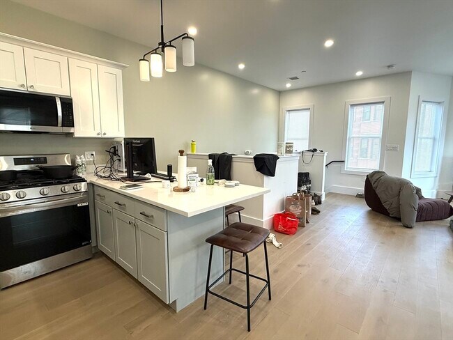 Building Photo - 16 Delle Ave