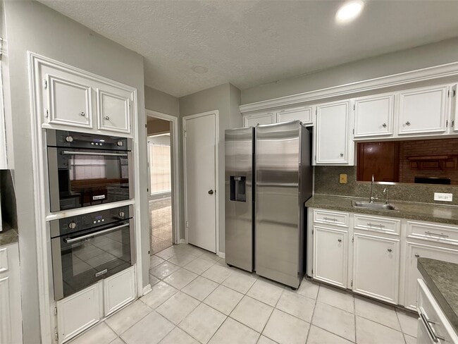 Building Photo - 9002 Sabastian Dr