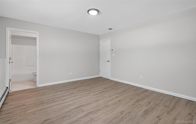 Building Photo - 18 Fordham Ln