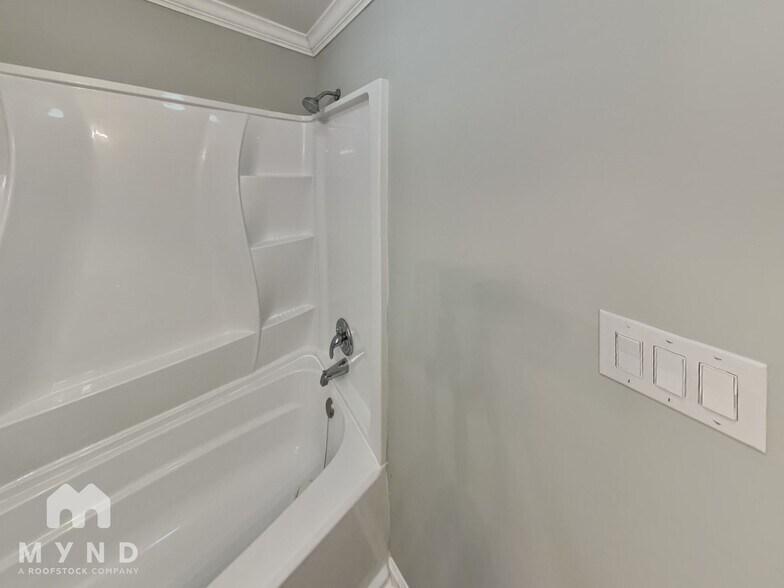 Building Photo - 4620 Hickory Grove Rd