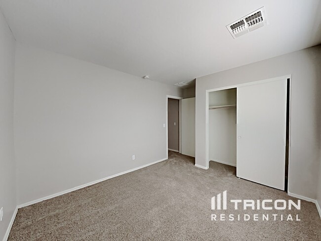 Building Photo - 43714 Cale Dr