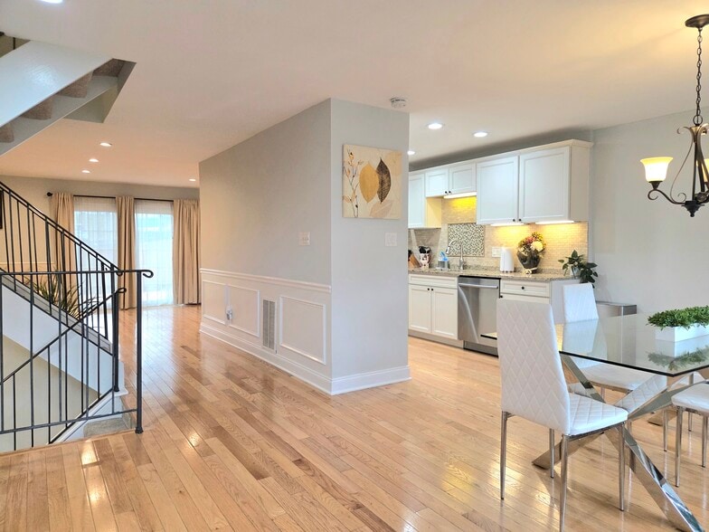 Building Photo - 5407 Leeway Ct