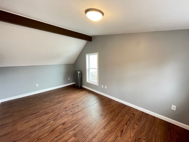 Building Photo - 37 Grove St