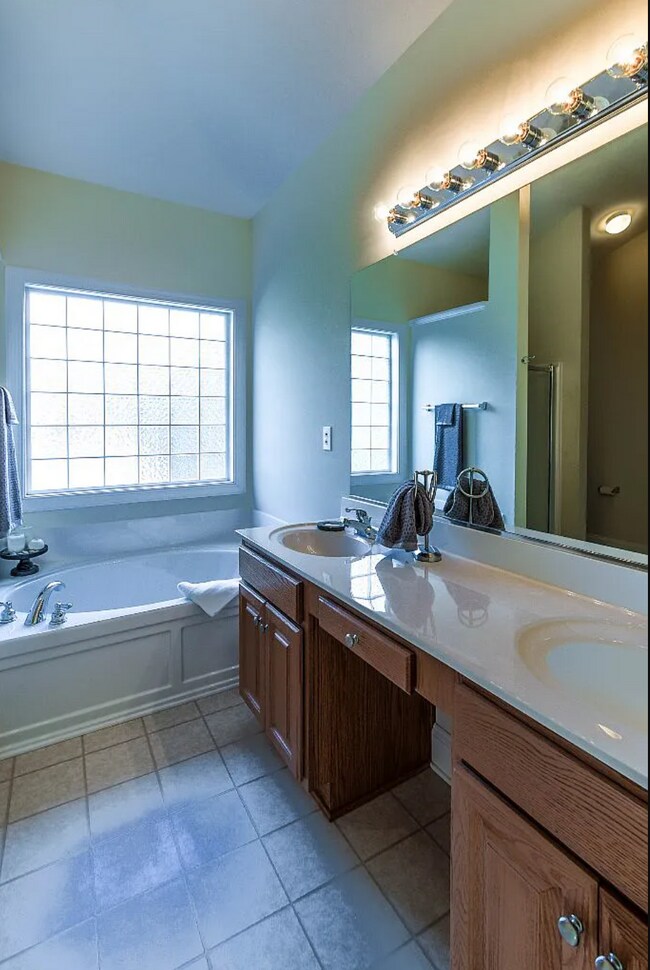 MASTER BATHROOM 1 - 5410 Stone Crossing Dr