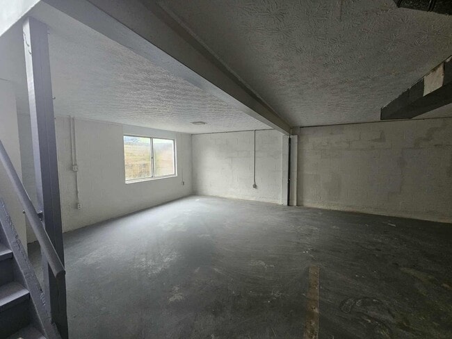Building Photo - Ravenna 2-bedroom 1 bath Duplex