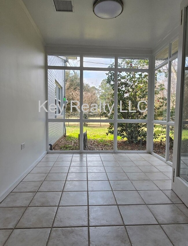 Building Photo - 2608 Horseshoe Dr