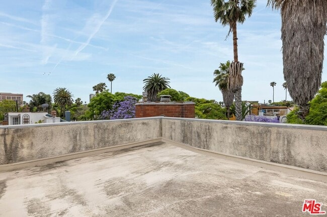 Building Photo - 2412 Ocean Ave