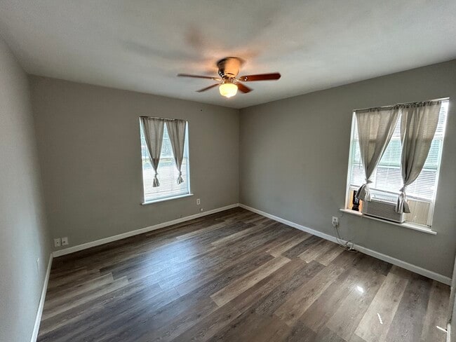 Building Photo - 614 Hickory