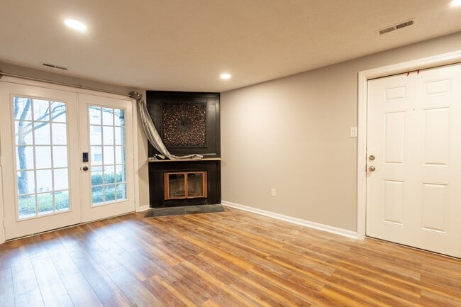 Building Photo - Lovely 2 BR/1 BA Condo in Columbia!