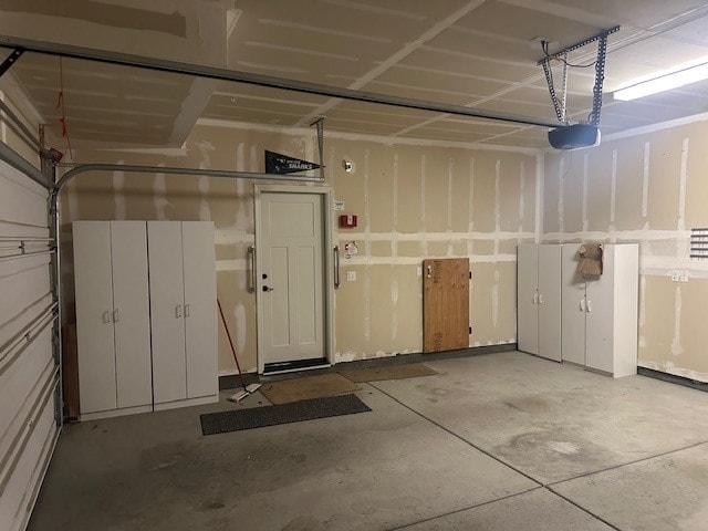 Building Photo - Welcome to this inviting 3-bedroom, 3-bath home located in a desirable Riverbank neighborhood