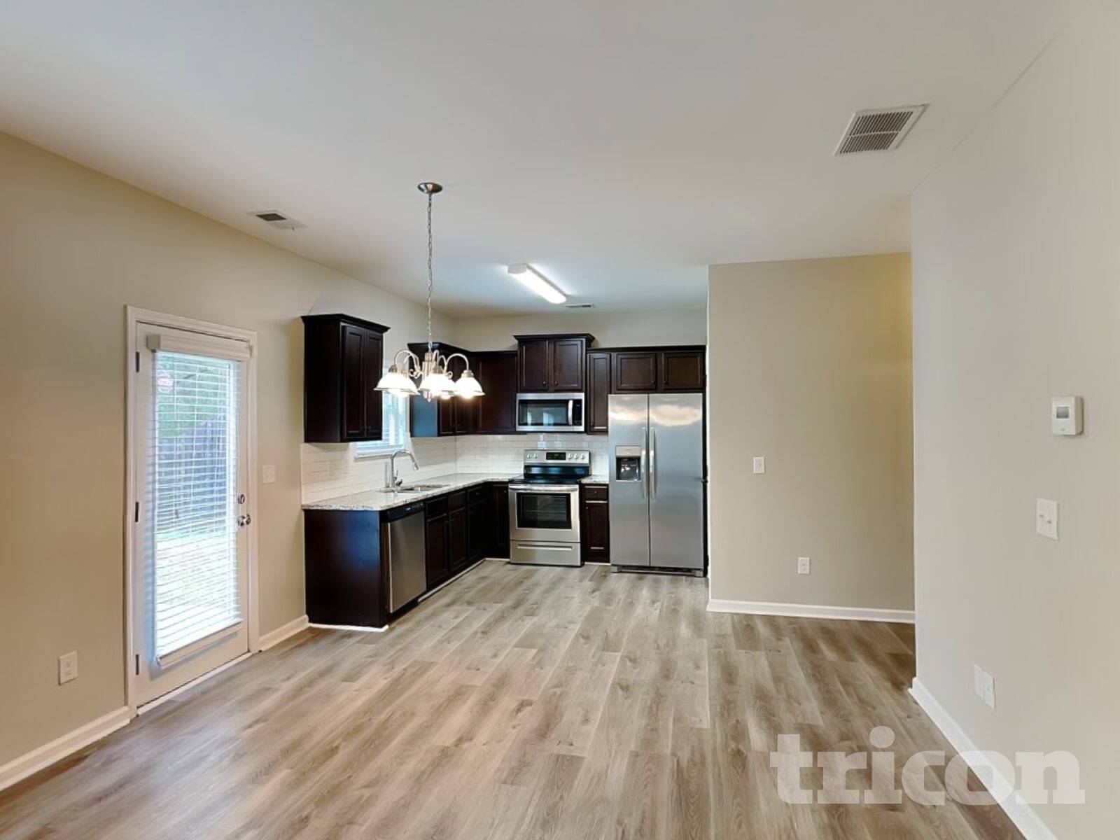 Building Photo - 203 Magnaview Dr