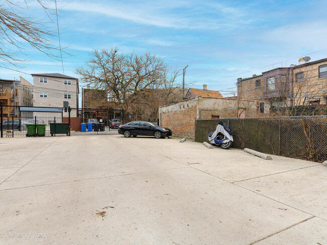 Building Photo - 6147 S Greenwood Ave