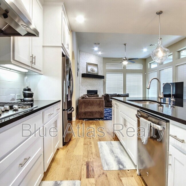 Building Photo - 4983 Stornoway Dr