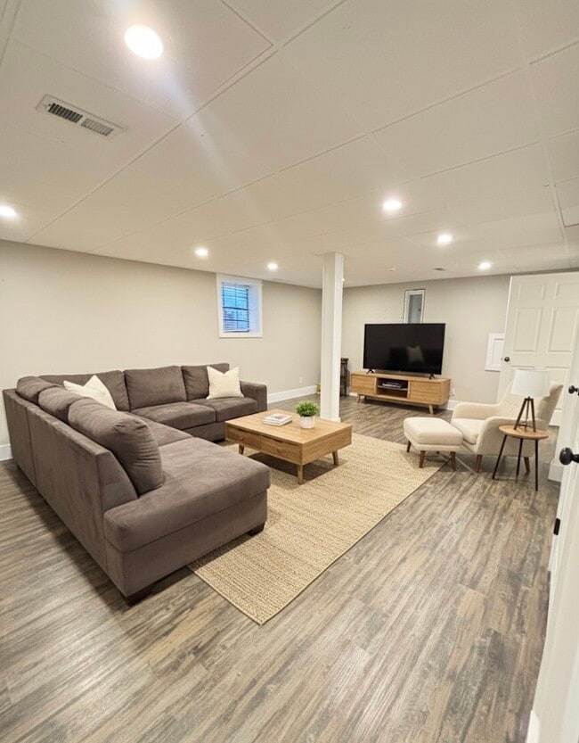 Building Photo - 1220 Tahiti Cir