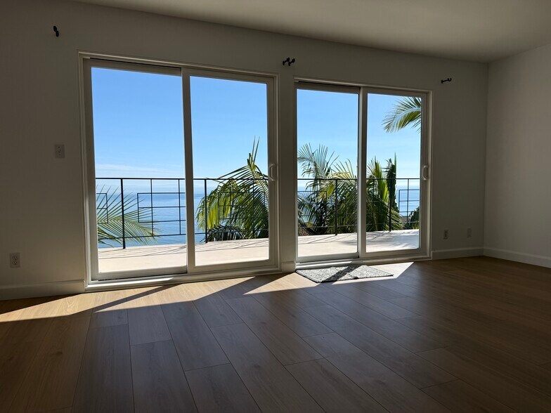 Building Photo - 18139 Coastline Dr