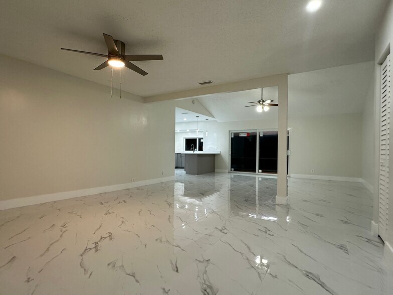 Building Photo - 2110 NW 109th Ave