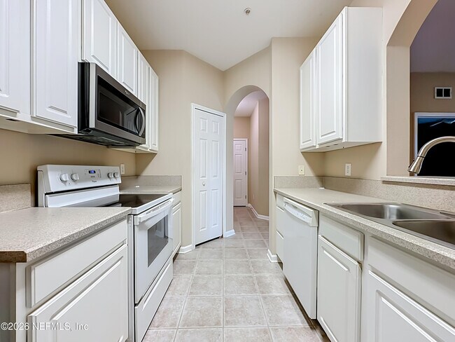 Building Photo - 7801 Point Meadows Dr