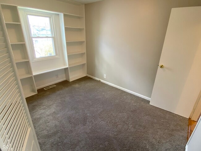 Building Photo - 1036 E Auman Dr