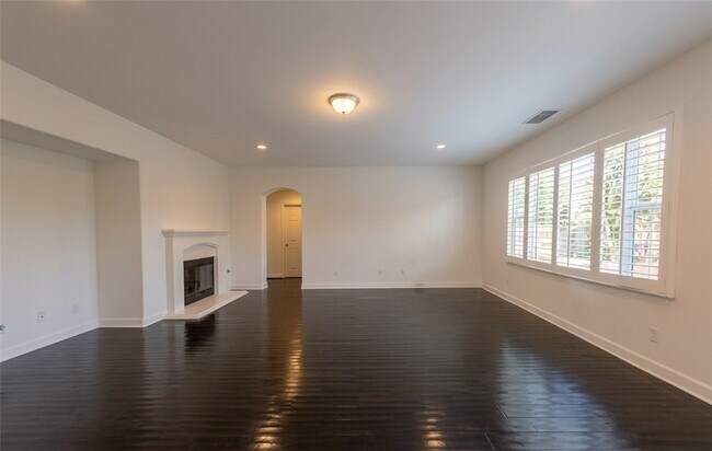 Building Photo - 1318 Swan Loop S