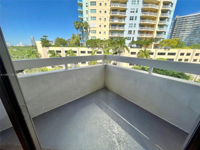 Building Photo - 2501 Brickell Ave