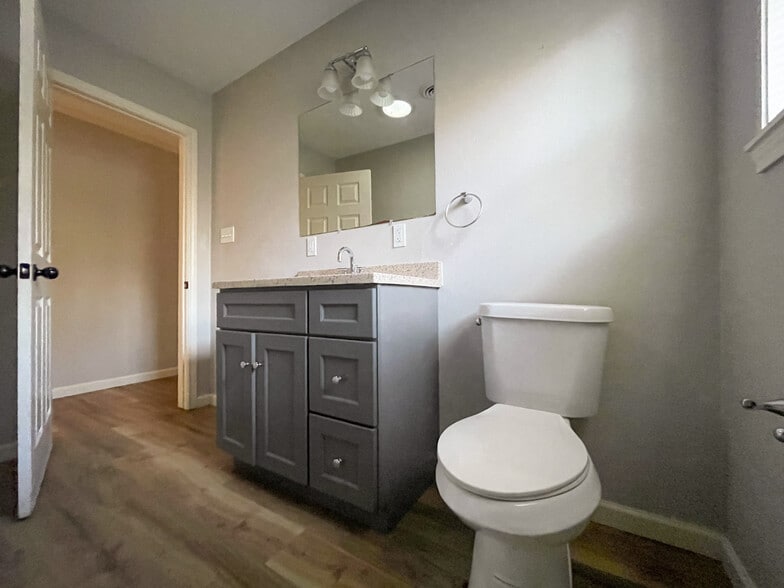 Building Photo - 207 N Bermuda St