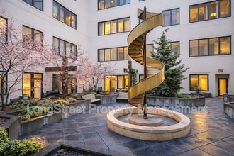 Building Photo - 1420 NW Lovejoy St