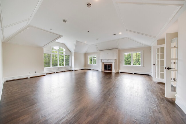 Building Photo - 51 Chestnut Ridge Rd