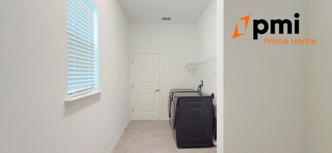 Building Photo - Luxury Living in Winter Garden – 4-Bedroom and 3.5-Bathrooms Home with Screened Patio & EV Charging