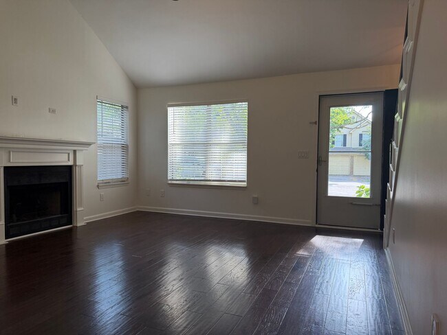 Building Photo - 303 Norvich Ct