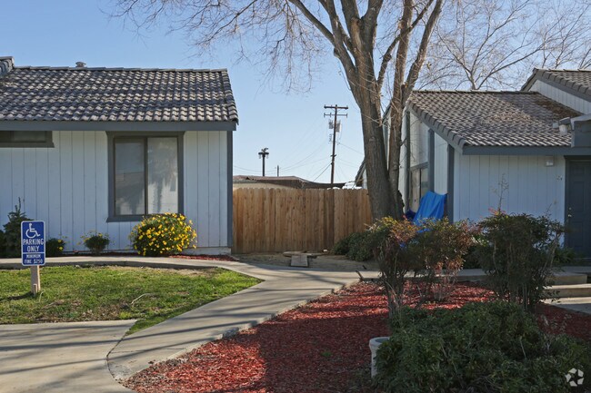 Las Palmas Gardens - Avenal, CA | Apartment Finder