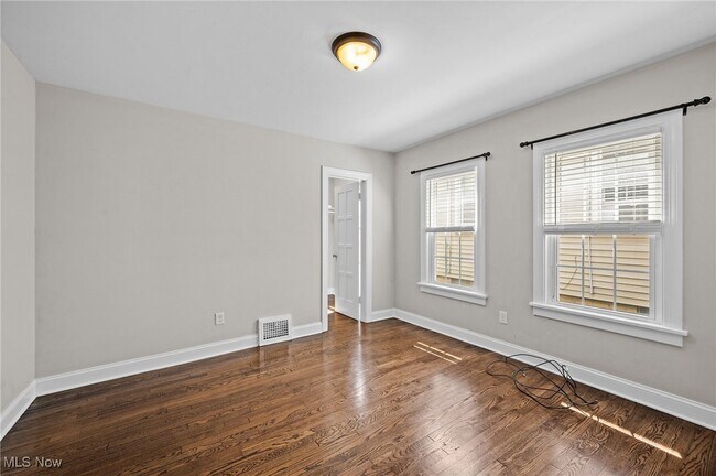 Building Photo - 3595 Glencairn Rd