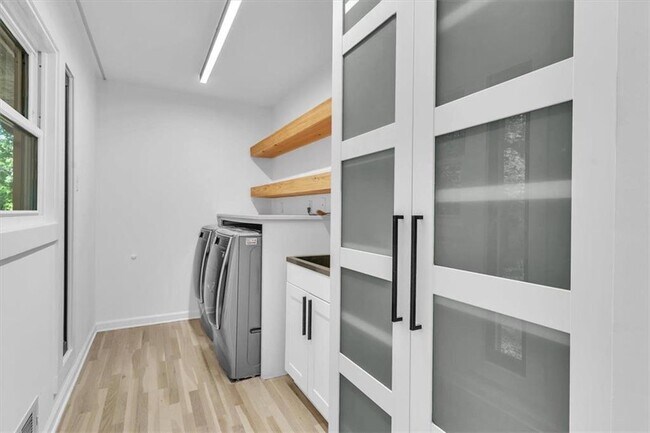 Building Photo - 2605 McKinnon Dr