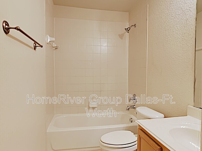 Building Photo - 217 Mapleshade Dr