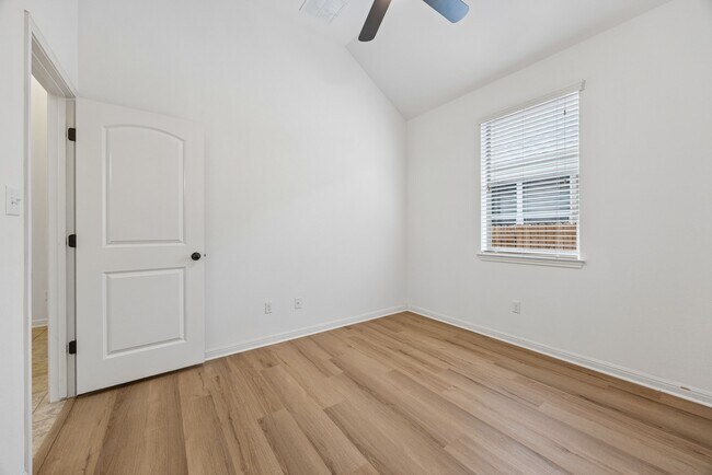 Building Photo - 14304 Senia Bend