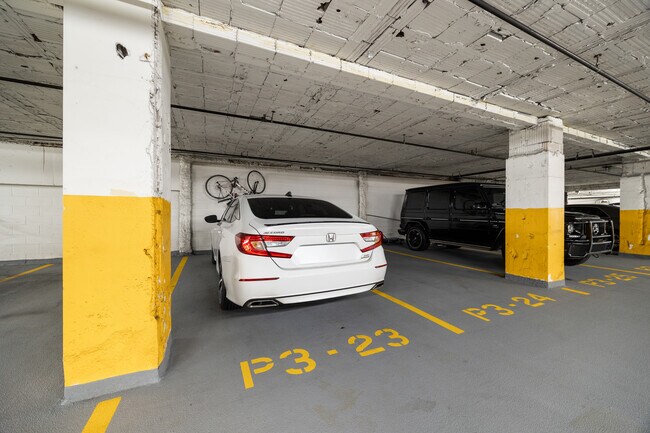 Building Photo - 310 S Michigan Ave