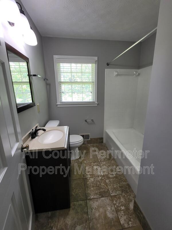 Building Photo - 4548 Shallowford Rd