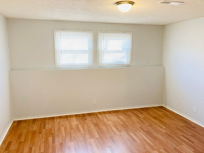Primary Photo - Great Two Bedroom Apartment