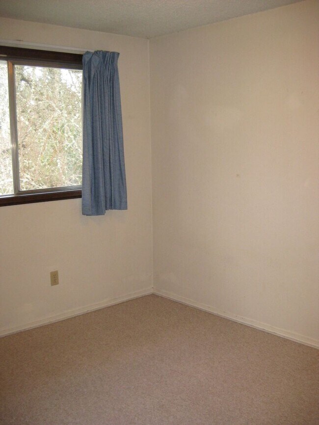Building Photo - 2-Bedroom Townhouse in South Corvallis!