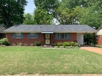 Building Photo - Beautiful Home in Colonial Acres!