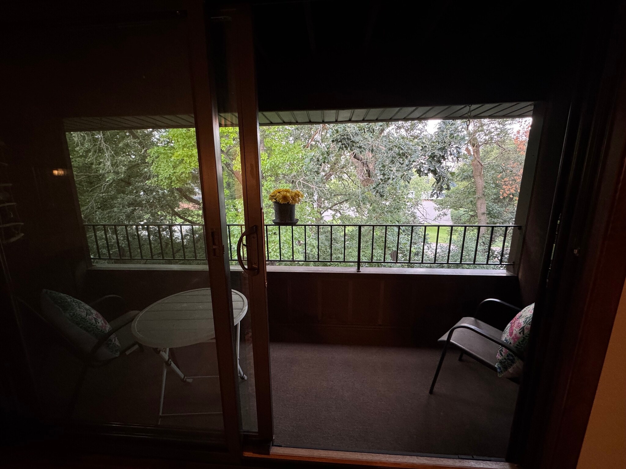 Walk out balcony - 7500 Cahill Rd