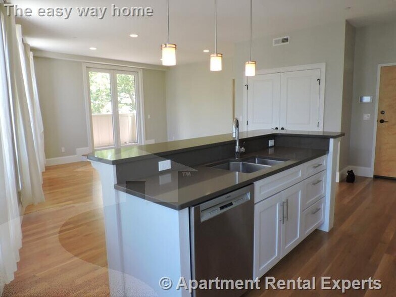 Primary Photo - 168 Hampshire St