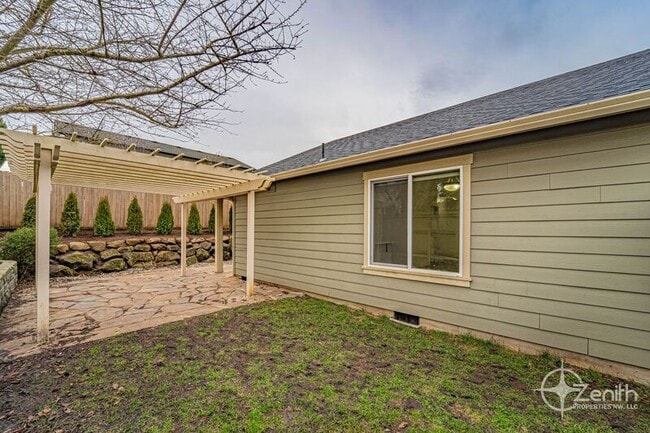 Building Photo - 10402 NE 67th Ave
