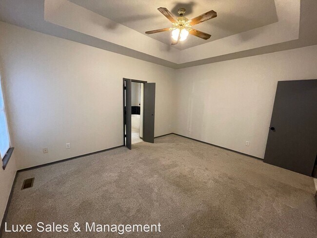 Building Photo - 4 br, 3 bath House - 1218 Three Oaks Circle