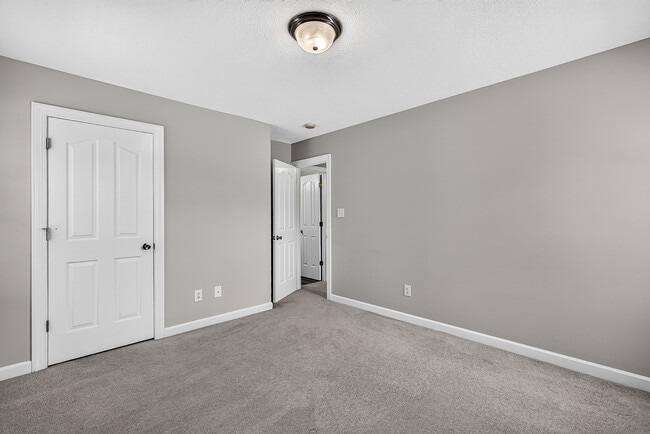 Building Photo - 217 Stagecoach Dr