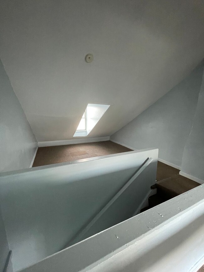 Building Photo - Newly updated 4 bedroom home