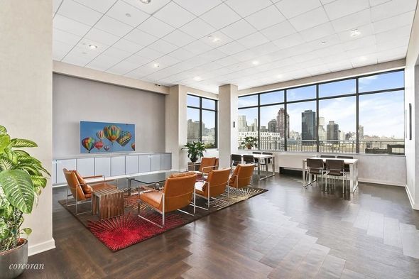 Building Photo - 455 Main St