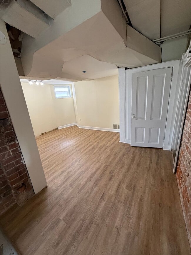 Building Photo - 618 N 40th St