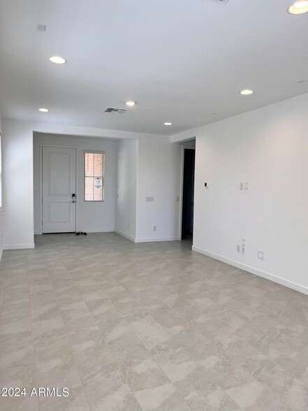 Building Photo - 9509 W Sells Dr