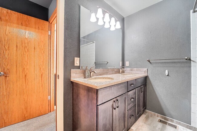 Building Photo - 2 Bedroom Condo in Boulder