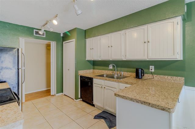 Building Photo - 2614 St George Dr